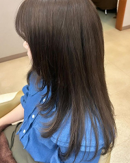 レイヤーカットと、マット系カラーで☘️